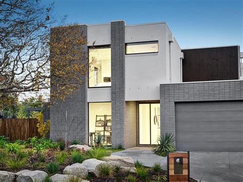 Royal Melbourne Hospital home lottery winners sell Glen Iris prize.